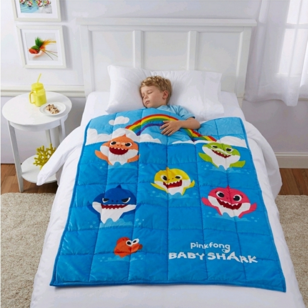 Baby Shark 4.5lb weighted blanket